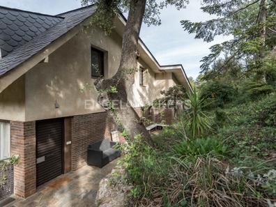 Parque infantil para guarderías. Conjunto Casita Pirineo