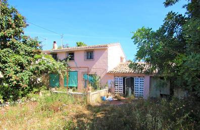 Zona de barbacoa exterior en el jardín de la vivienda - Jávea.com